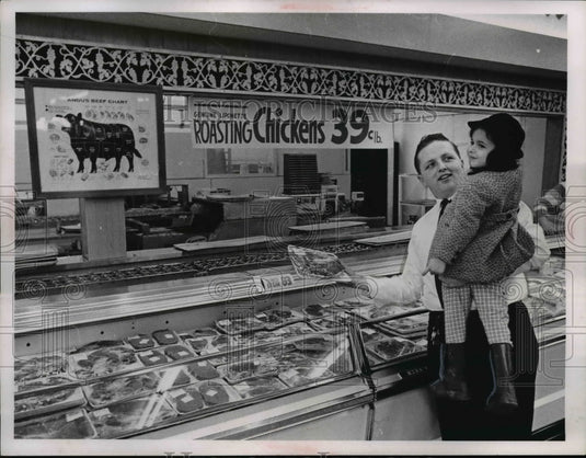 1954 Press Photo Pick n Pay meat department - nee74144