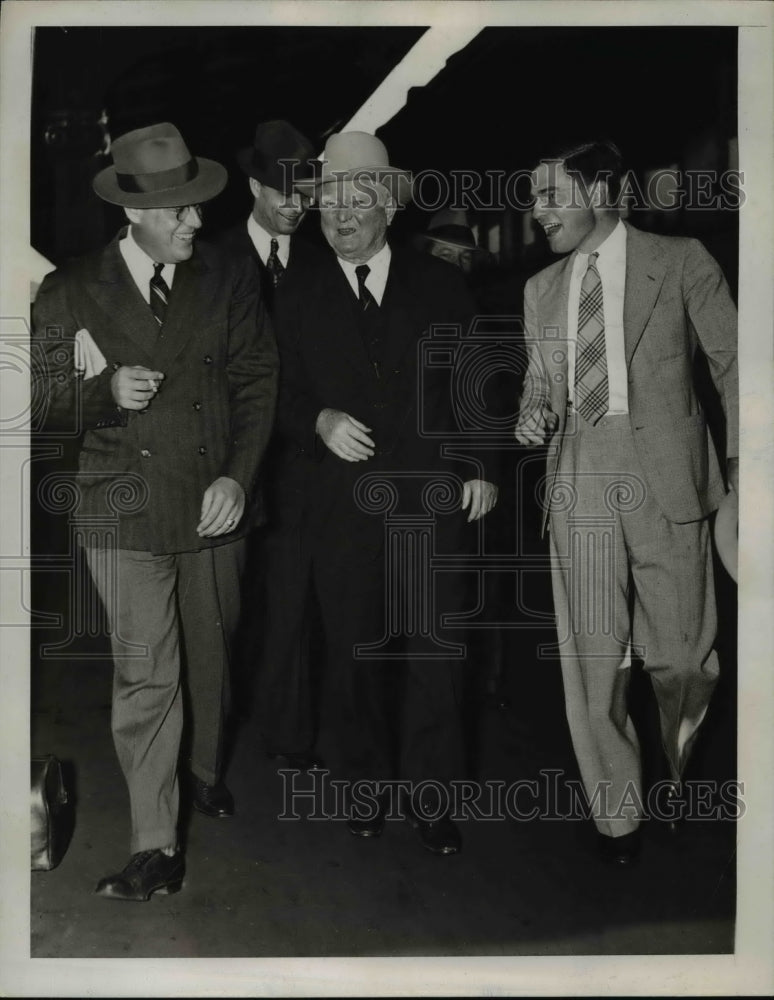 1939 Press Photo Wash DC VP John Garner arrives for special Congress session