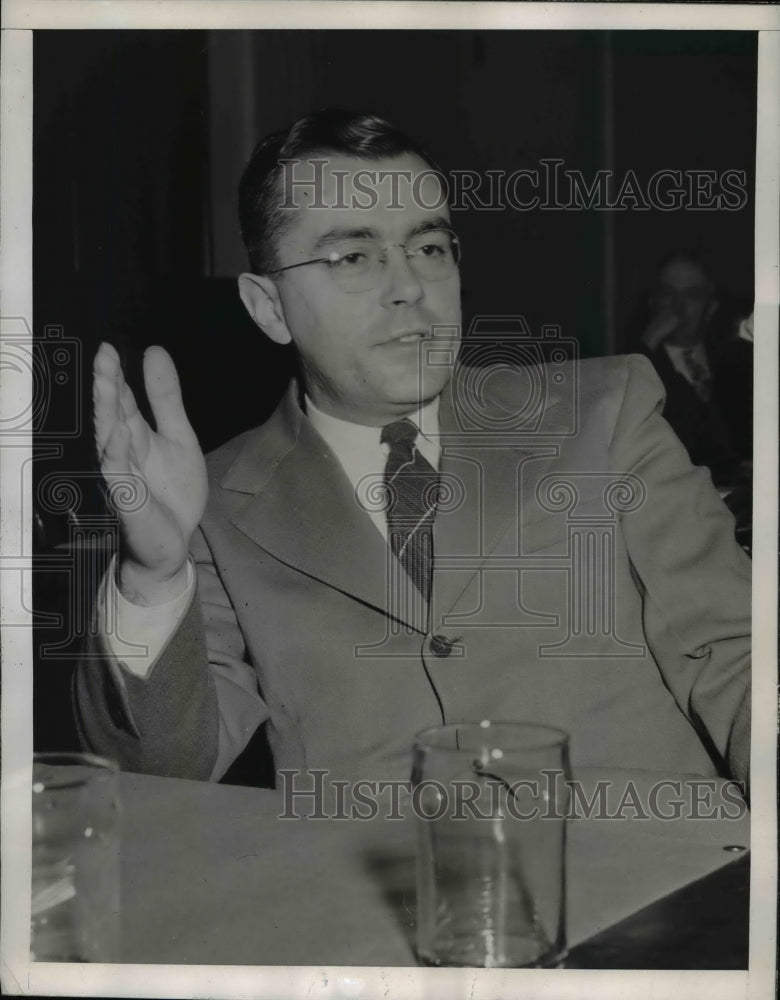 1945 Press Photo Wash DC Joah A Simpson of U of Chicago at Senate committee