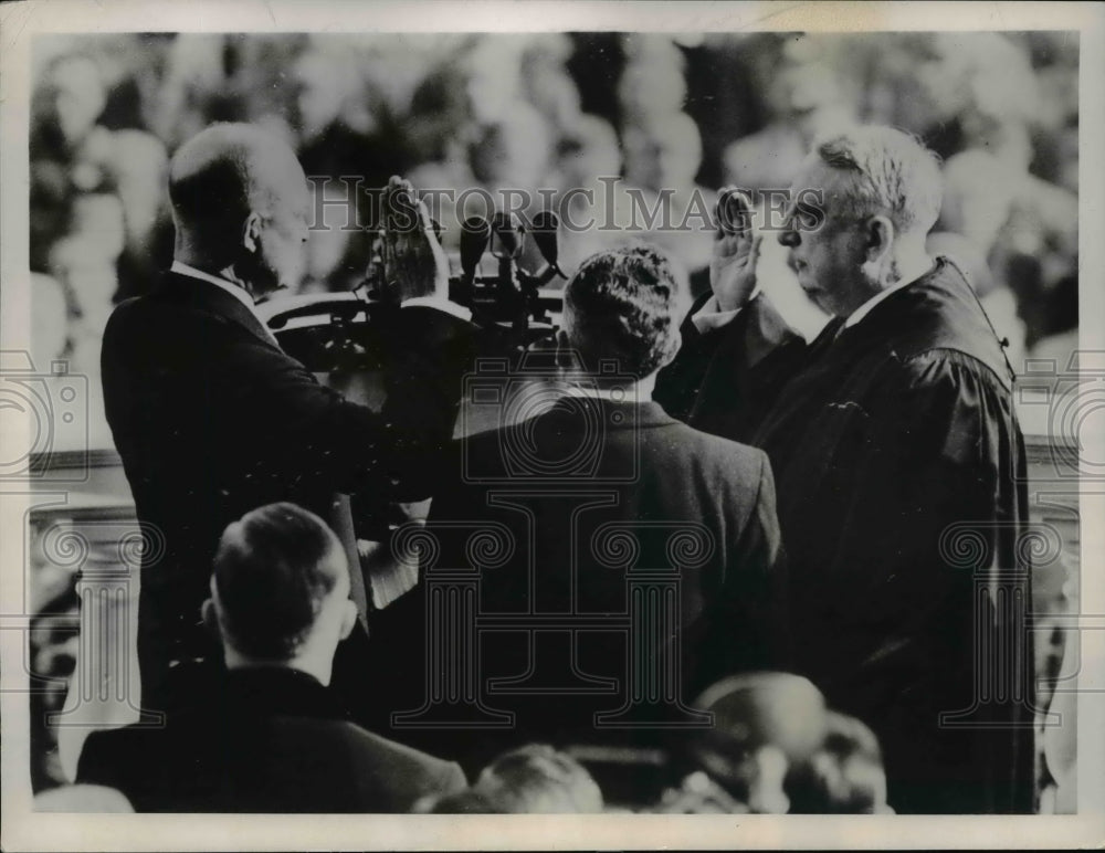 1953 Press Photo Dwight Eisenhower Oath of Office Chief Justice Fred M Vinson