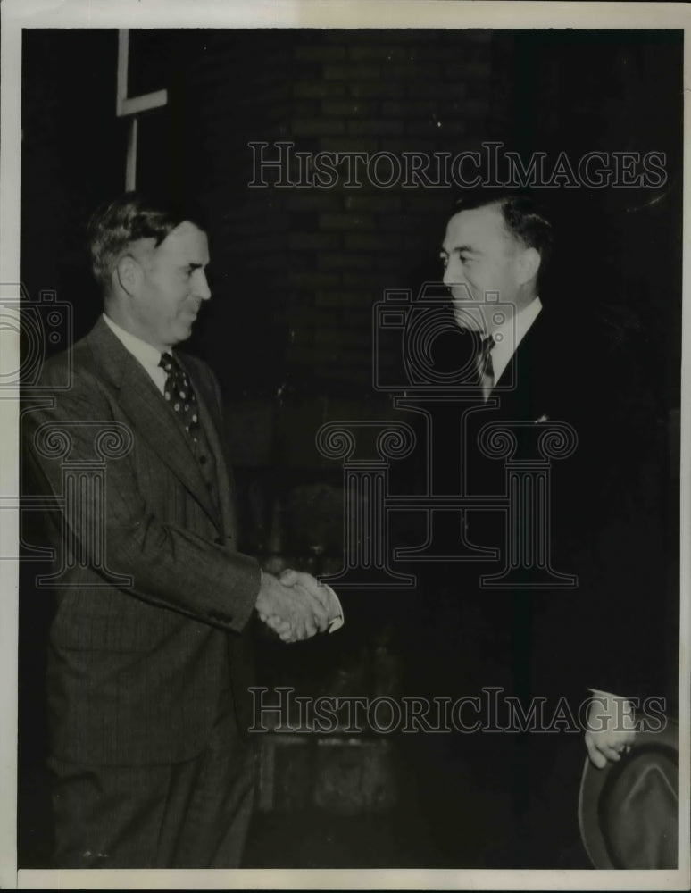 Load image into Gallery viewer, 1938 Press Photo Secy of Agriculture Henry A Wallace &amp; Dr HL Keenleyside
