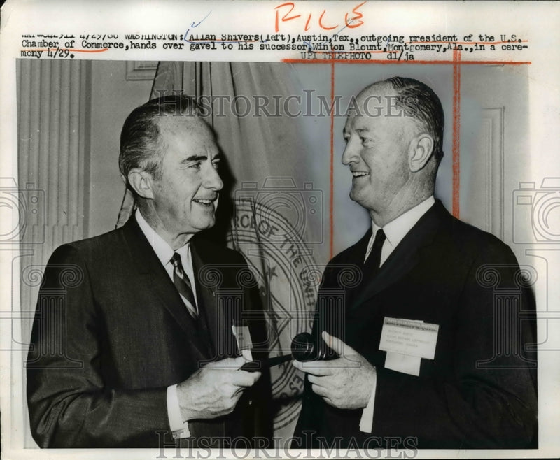 Load image into Gallery viewer, 1968 Press Photo Allan Shivers,Pres.of U.S Chamber of Commerce and Winton Blount
