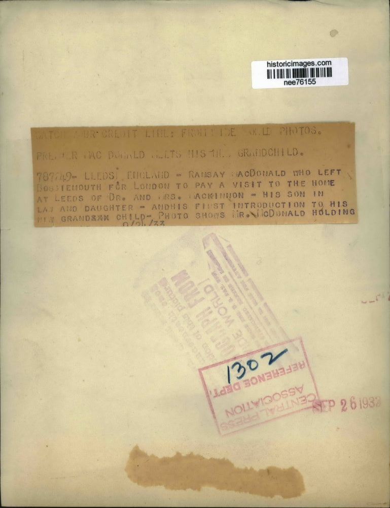 1933 Press Photo Ramsay MacDonald Holding His Grandchild - nee76155