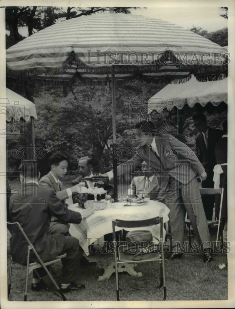 1959 Press Photo Crown Prince Akihito Enjoys A Day Out With His Friends