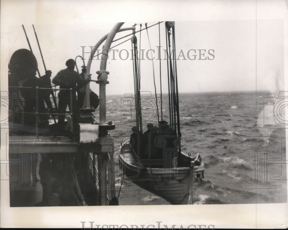 1932 Press Photo Crew of a schooner rescued by S.S.De Grasse off Cape Sable.