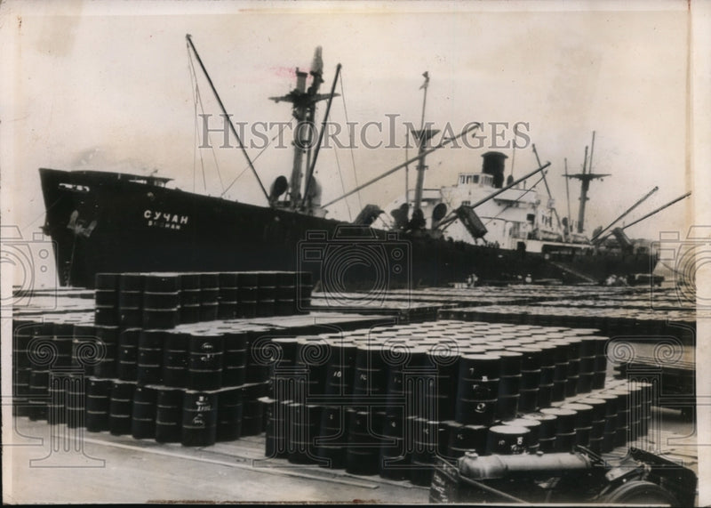 Load image into Gallery viewer, 1948 Press Photo Red Freighter Suchan takes on 65-octans Gasoline and fuel oil
