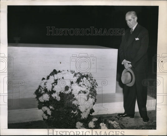 1945 Press Photo President Juan Antonio Rio at Grave of Late President Roosevelt