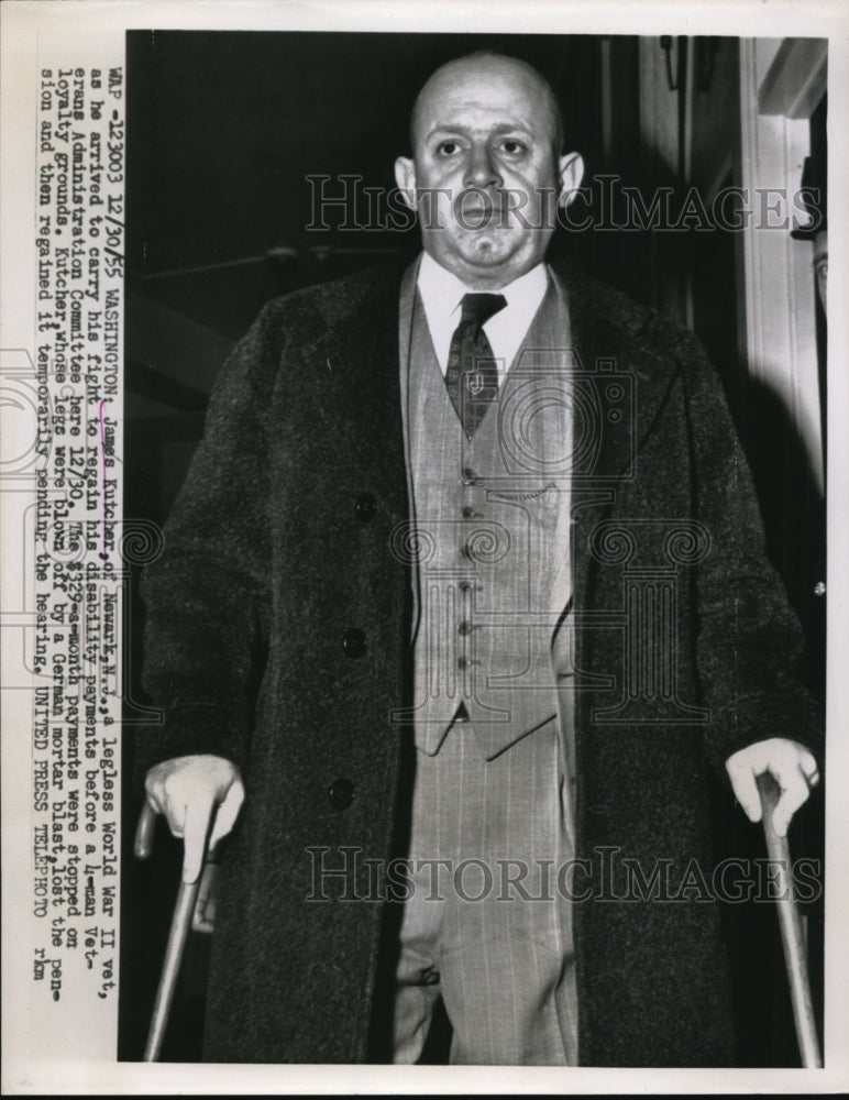 1955 Press Photo James Kutcher Legless World War II Veteran Defending Disabilit