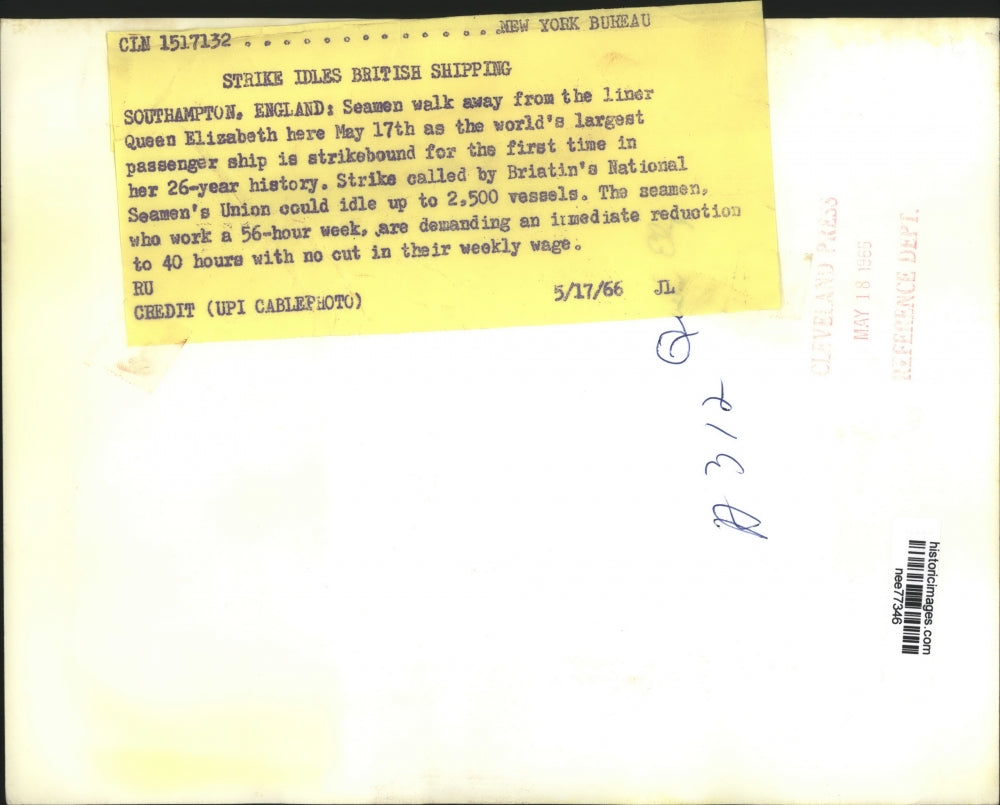 1966 Press Photo Strike Idles British Shipping Seaman Walking Away in England