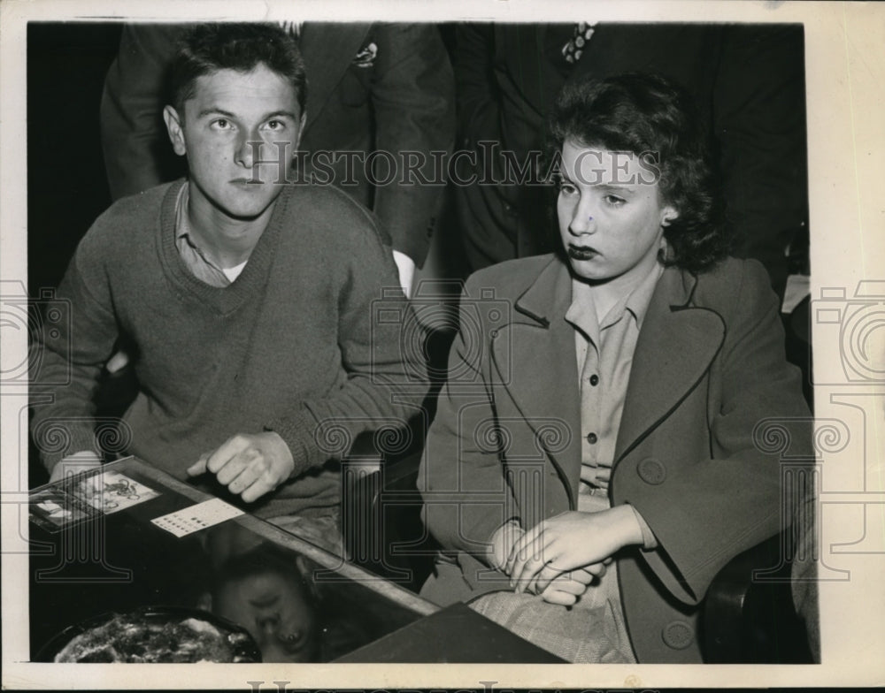 1945 Press Photo Robert Gayne, Shirley Allen Senn HS, speak of murder of Stein