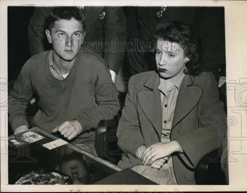 Load image into Gallery viewer, 1945 Press Photo Robert Gayne, Shirley Allen Senn HS, speak of murder of Stein
