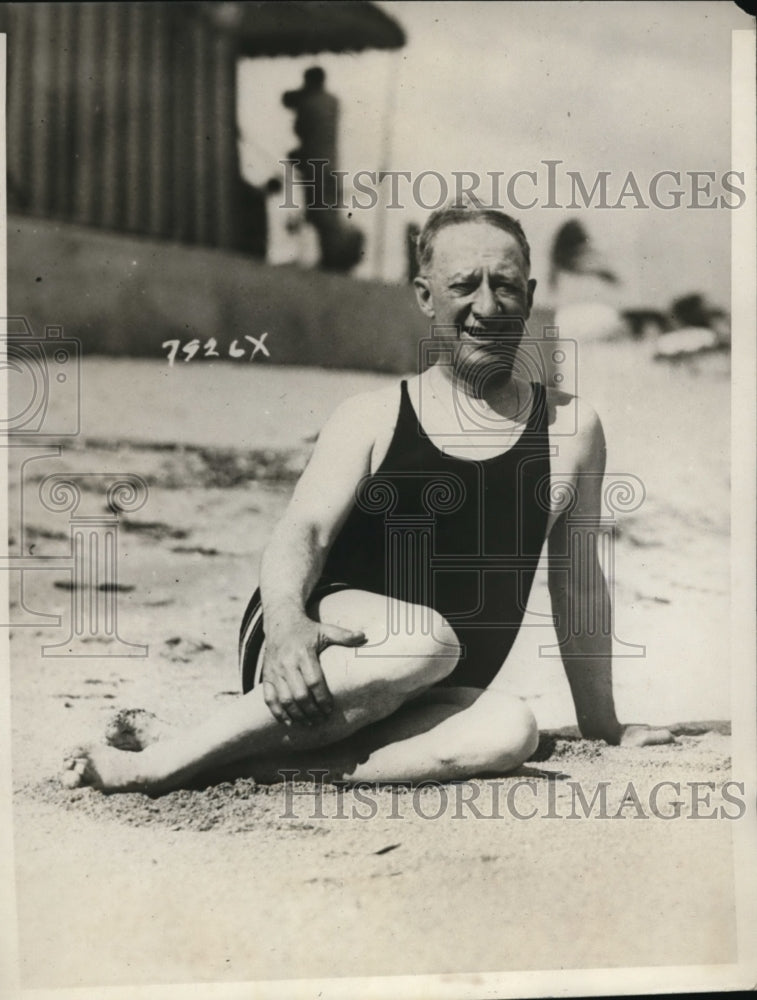 1929 Press Photo Former NY Governor Alfred Smith at beach in Miami Beach Florida