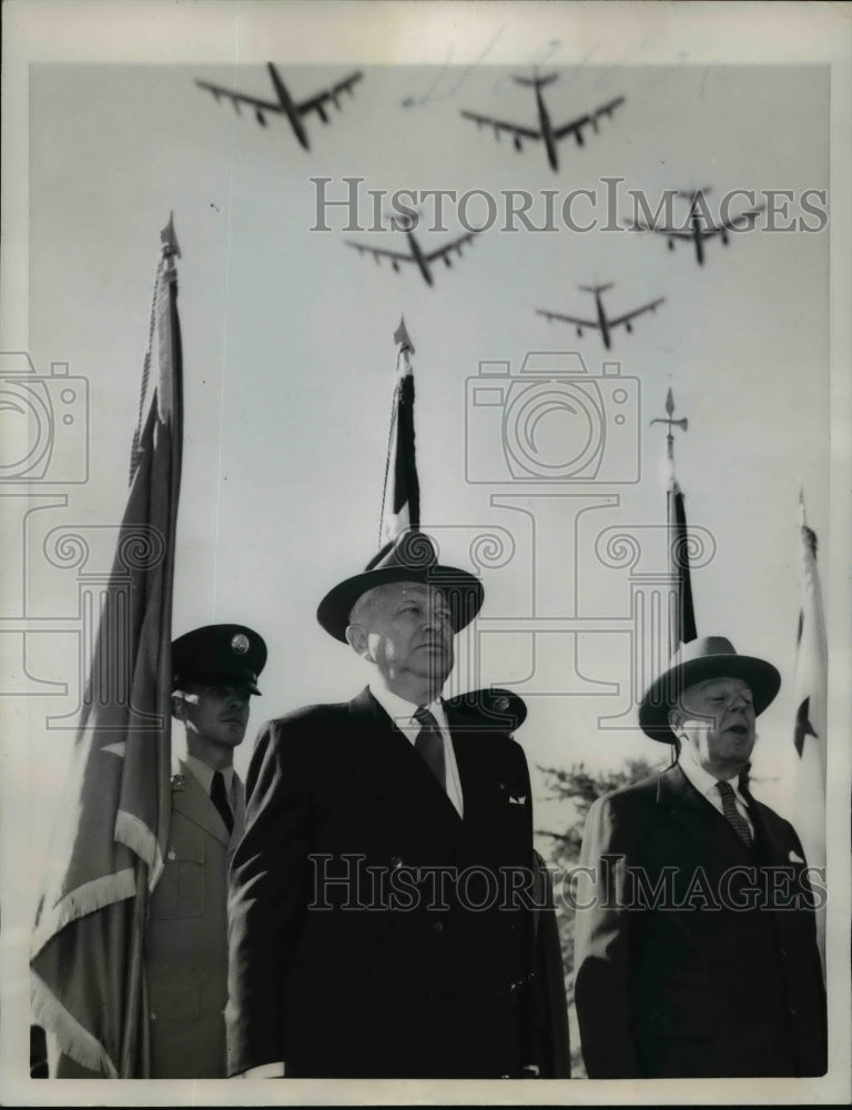 Load image into Gallery viewer, 1957 Press Photo Ft Myer Va Charles E Wilson Sec of Defense, Army Sec W Brucker
