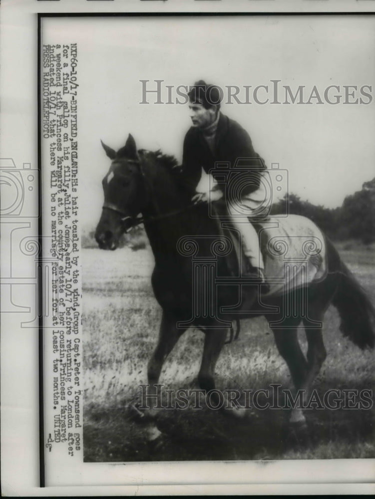 1955 Press Photo Capt Peter Townsend on filly Juliet Jones in England Fiance of