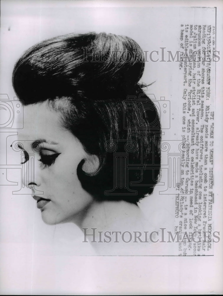 Load image into Gallery viewer, 1962 Press Photo Julius Caruso hair style using a band and bun on top of head

