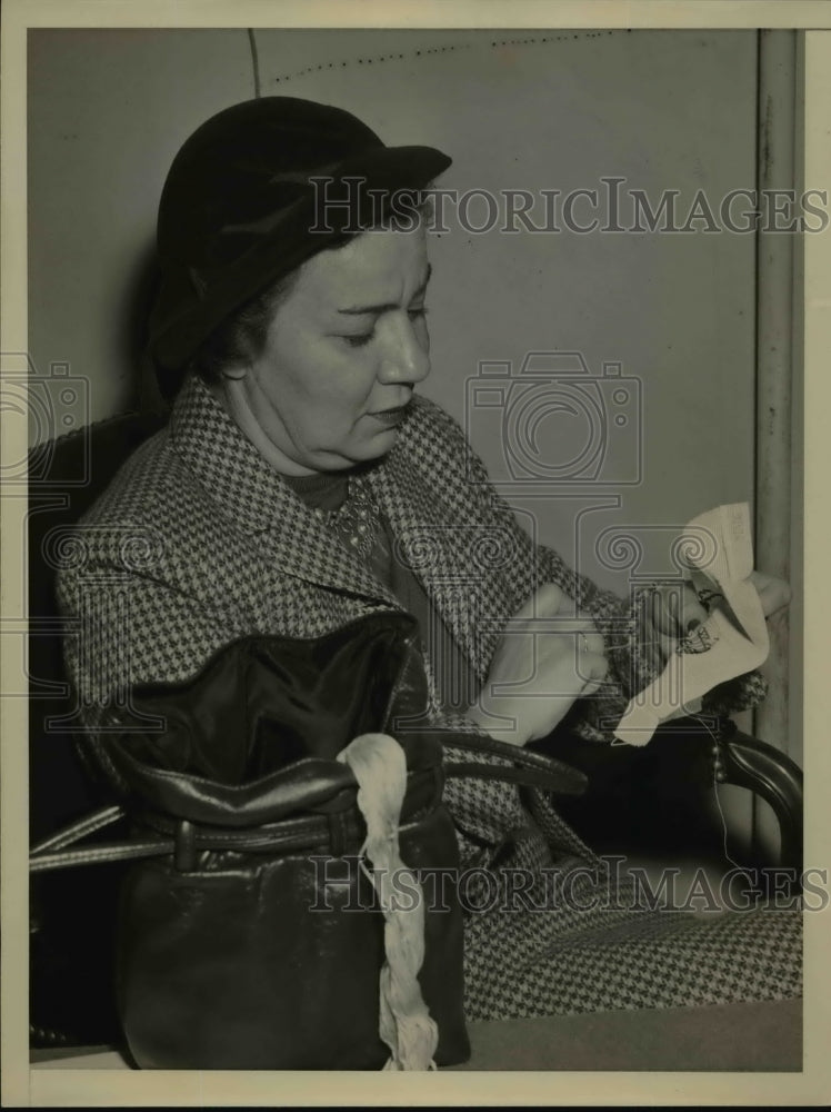 Load image into Gallery viewer, 1954 Press Photo Mrs Frank H Schwable, husband Colonel is Korea POW
