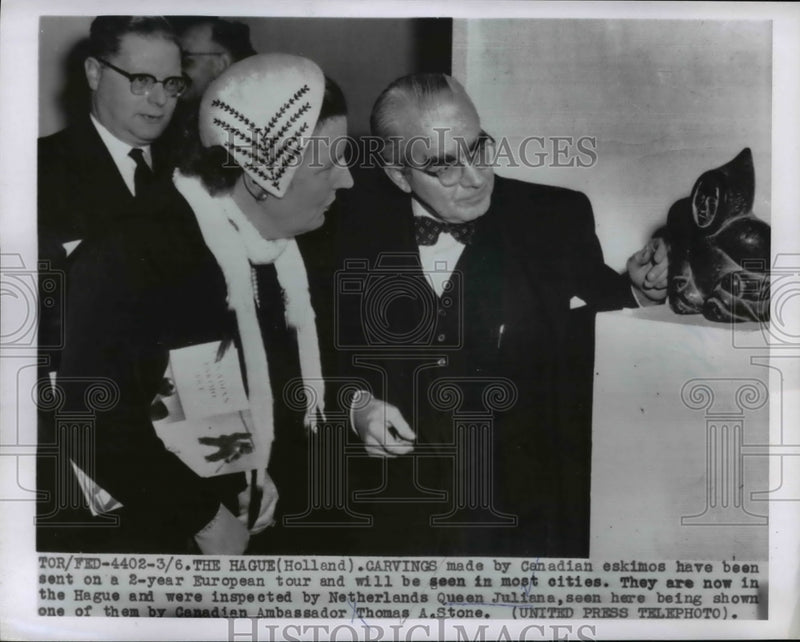 Load image into Gallery viewer, 1956 Press Photo Queen Juliana of The Netherlands &amp; Canadian Amb Thomas Stone
