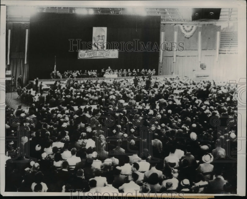 Load image into Gallery viewer, 1950 Press Photo President Truman at University of Wisconsin Field House
