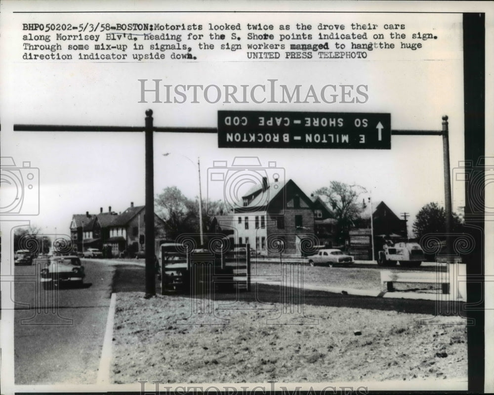 1958 Press Photo Sign Workers Post Sign Upside Down at Morrisey Boulevard Boston