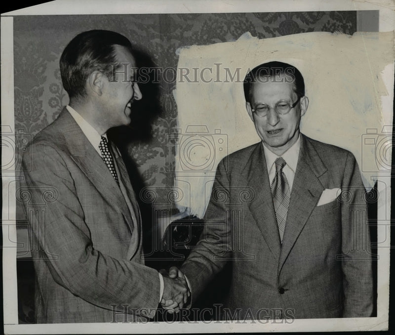 Load image into Gallery viewer, 1947 Press Photo Averell Harriman, U.S. Sec. of Commerce and Alcide De Gasperi.

