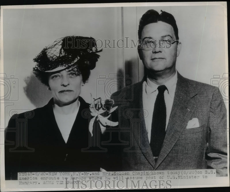 Load image into Gallery viewer, 1947 Press Photo Mr. &amp; Mrs.Selden Chapin abroad the S.S.American to Europe.
