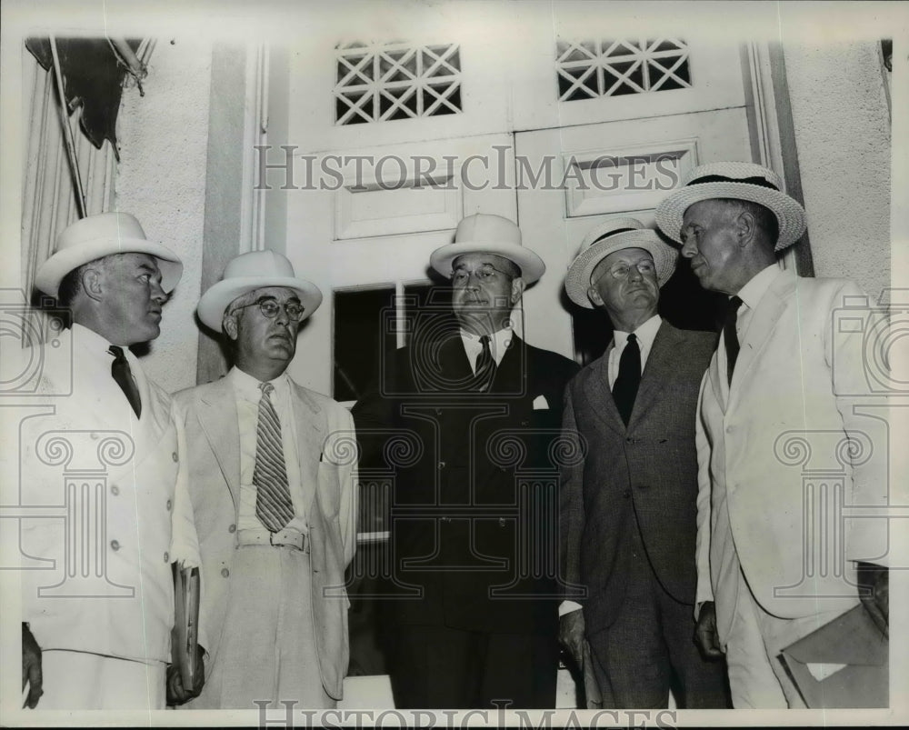 1939 Press Photo Harry Woodring, Sec.of War, confer with President Roosevelt.