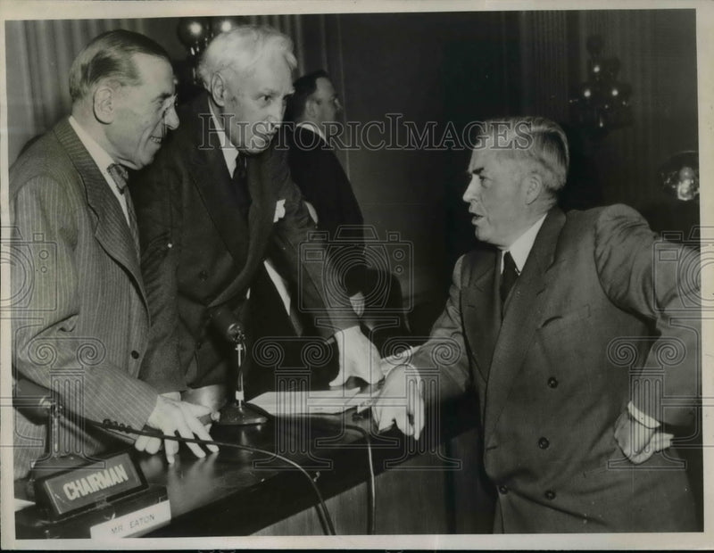 Load image into Gallery viewer, 1948 Press Photo Henry Wallace confer with Rep.Sol Bloom and Rep. Charles Eaton
