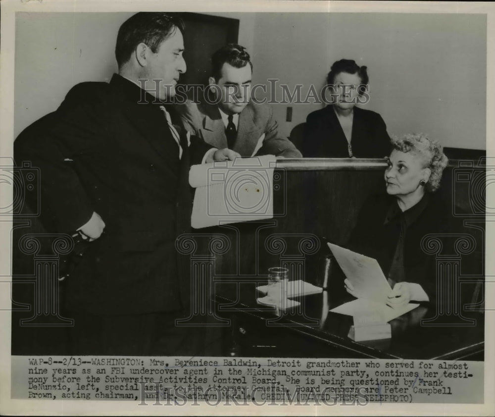 1952 Press Photo Bereniece Baldwin testify at Subersive Activities Control Board