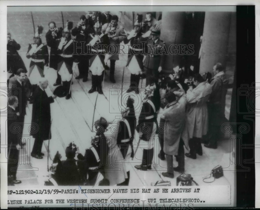 1959 Press Photo Pres. Eisenhowe arrived for Western Summit Conference.