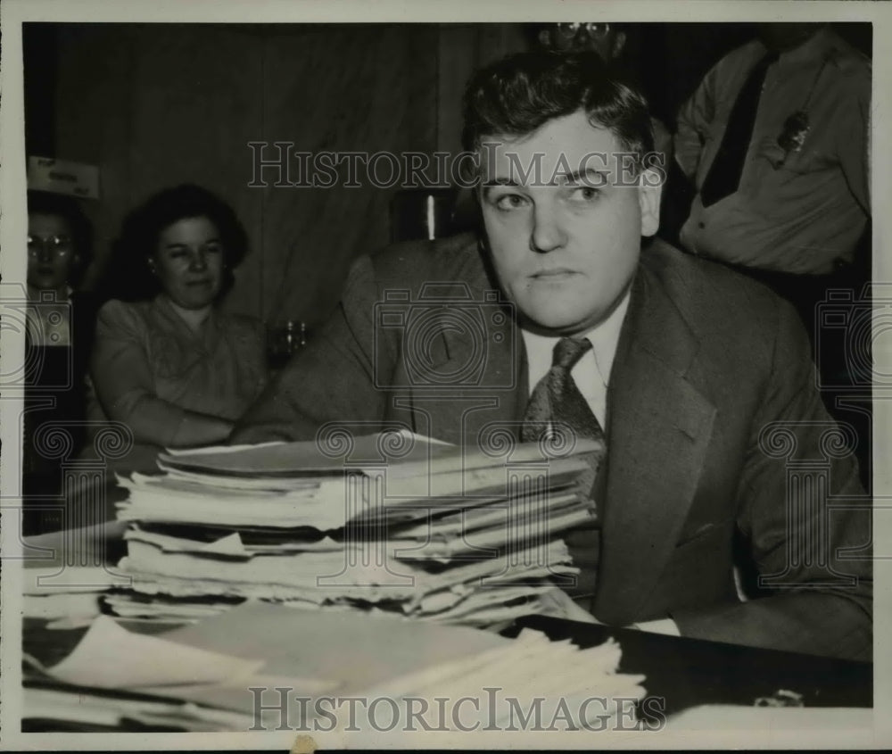 1945 Press Photo Percy Greaces,worker in the Office of Den. Owen Brewster.