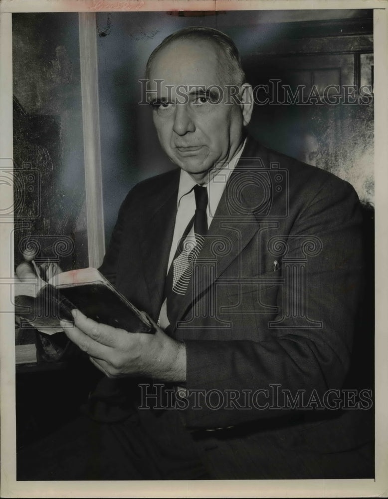 1952 Press Photo Supreme Court Justice poet & artist who crashed a red lite