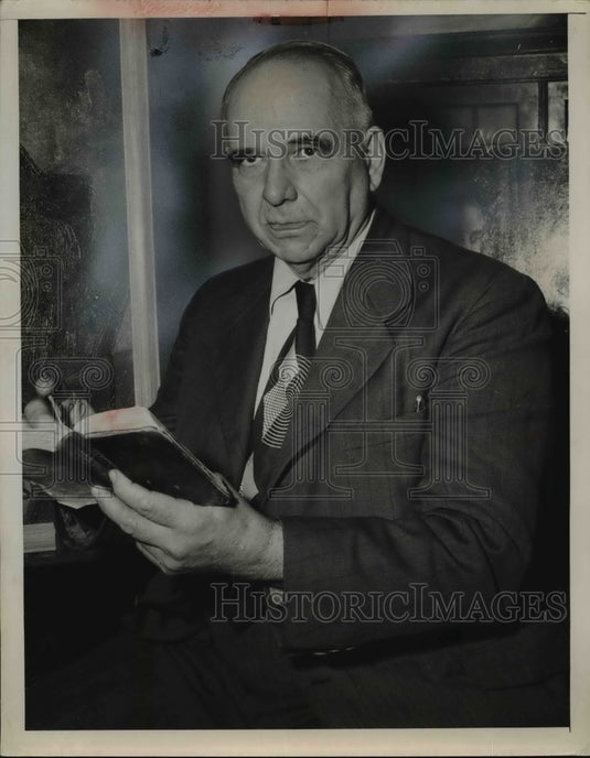 1952 Press Photo Supreme Court Justice poet & artist who crashed a red lite