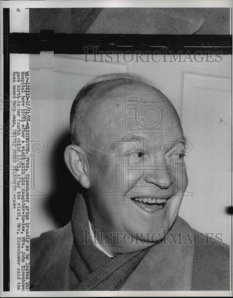 1955 Press Photo President Eisenhower visits daughter in law in hospital