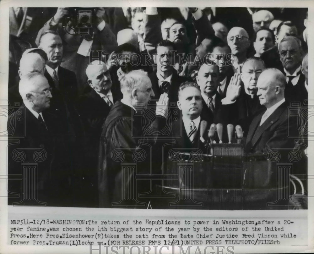 1953 Press Photo President Eisenhower oath of office from Chief Justice Vinson