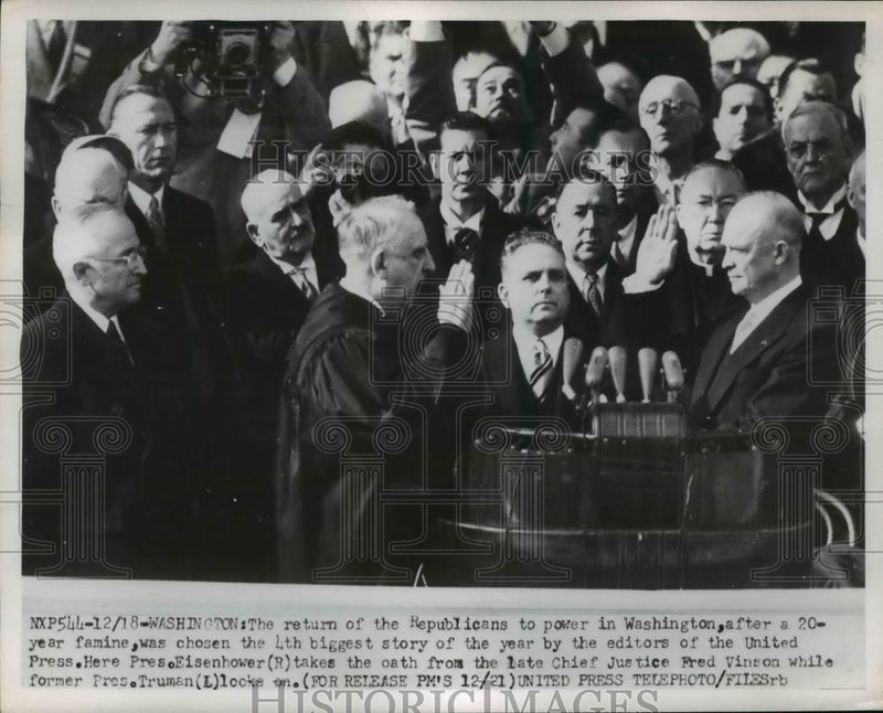 Load image into Gallery viewer, 1953 Press Photo President Eisenhower oath of office from Chief Justice Vinson
