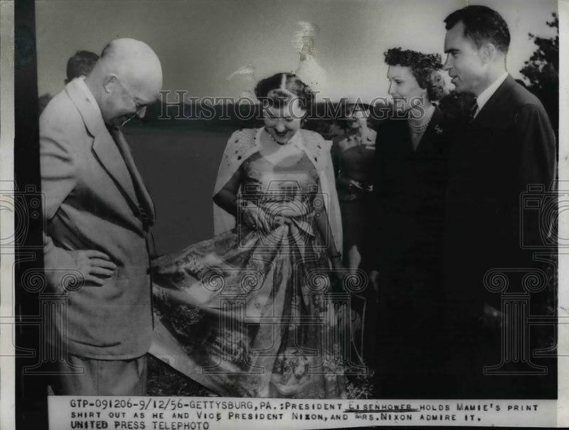 Load image into Gallery viewer, 1956 Press Photo President &amp; Mrs Eisenhower, Vice President &amp; Mrs Richard Nixon
