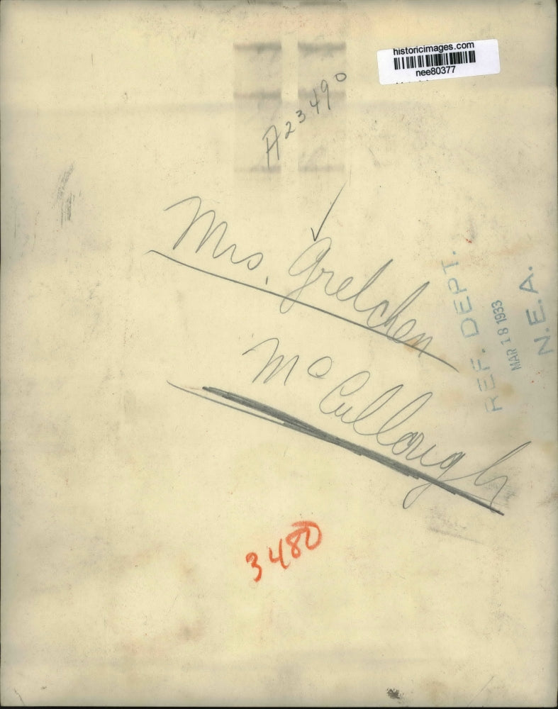 1933 Press Photo Mrs Gretchen McCullough in a bed after an injury - nee80377