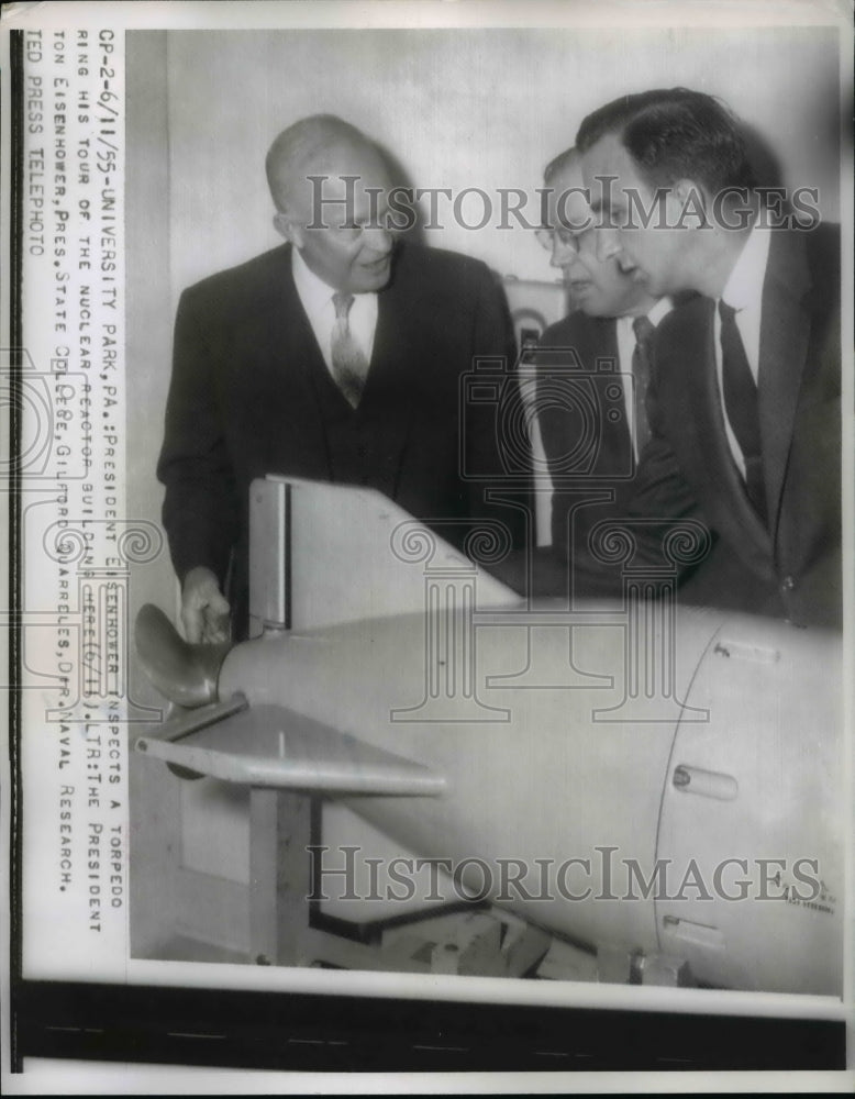 1955 Press Photo President Eisenhower inspects a torpedo at University Park PA- Historic Images