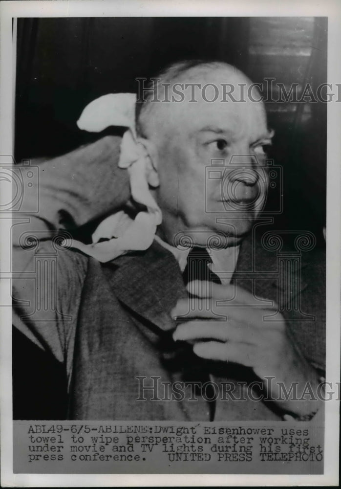 Load image into Gallery viewer, 1952 Press Photo Dwight Eisenhower Presidential candidate at Abilene Kansas
