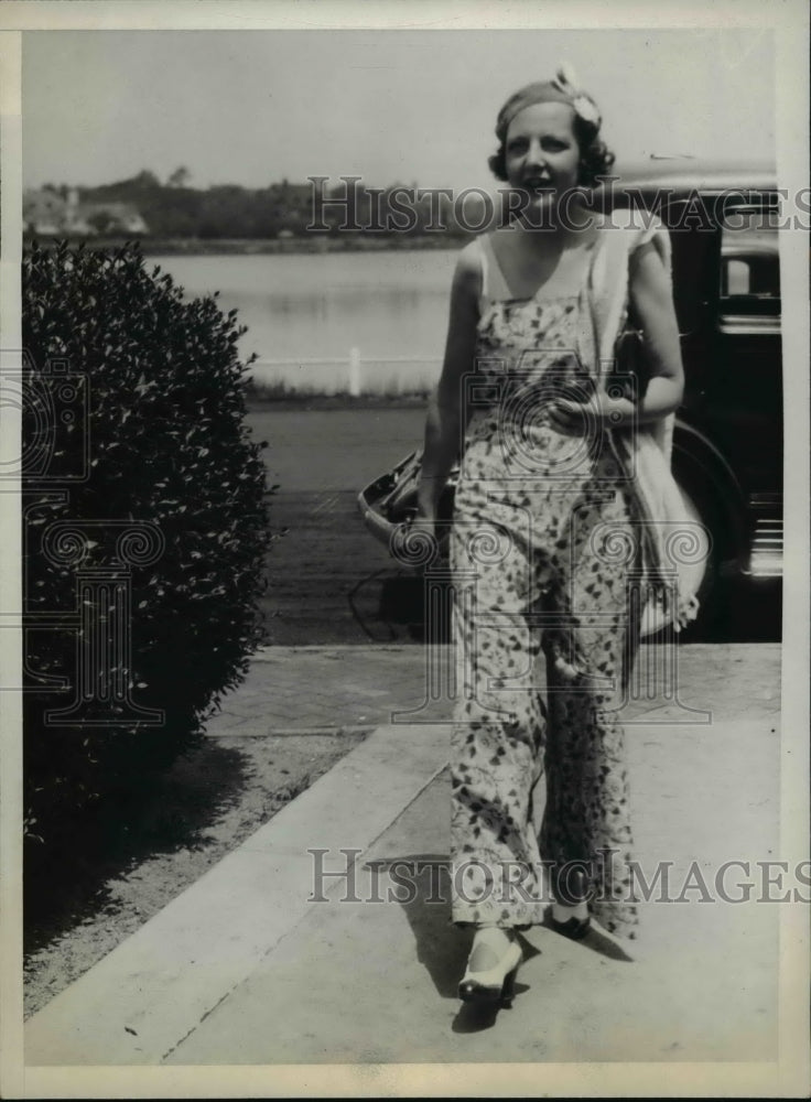 1932 Press Photo Mrs Orson D Munn at Southampton Long Island NY - nee80606