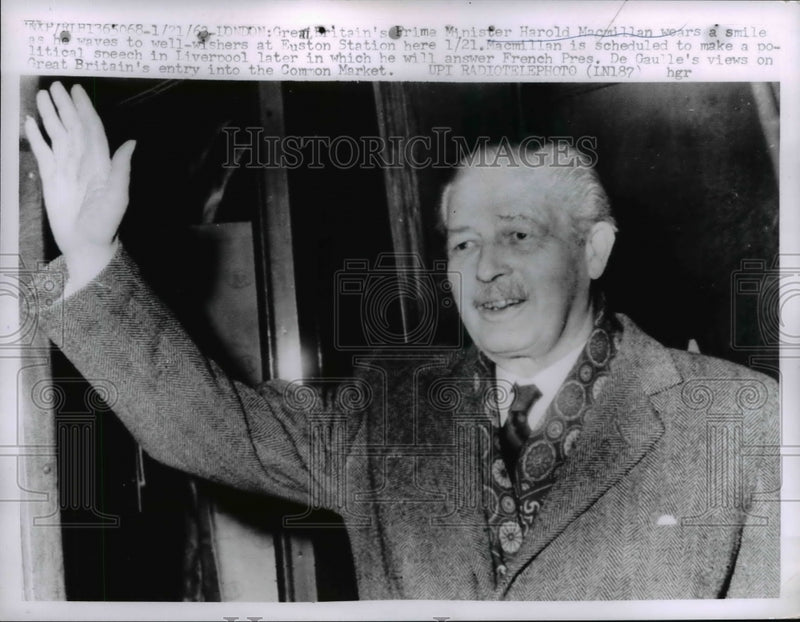 Load image into Gallery viewer, 1963 Press Photo Harold Macmillan Great Britain Prime Minister at Euston Station
