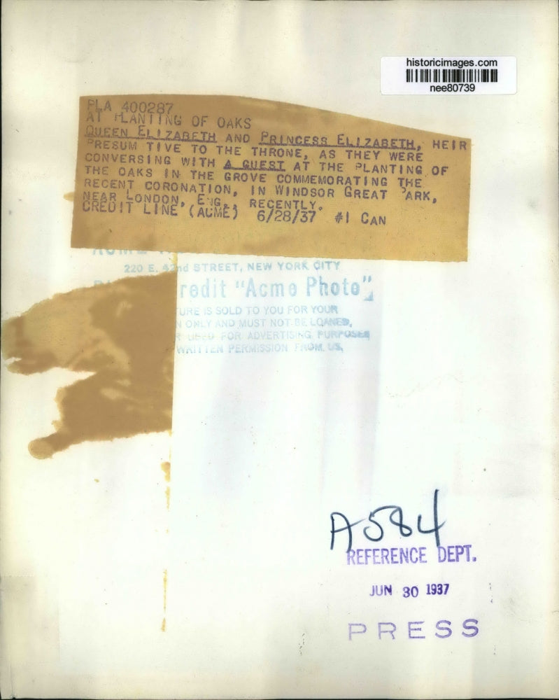 1937 Press Photo Queen Elizabeth and Princess Elizabeth at Planting of Oaks.