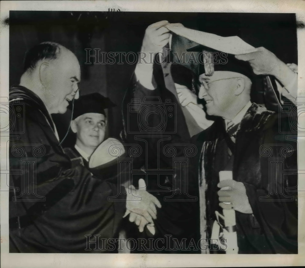 1949 Press Photo Pres. Truman received degree of Doctor of Humanity.