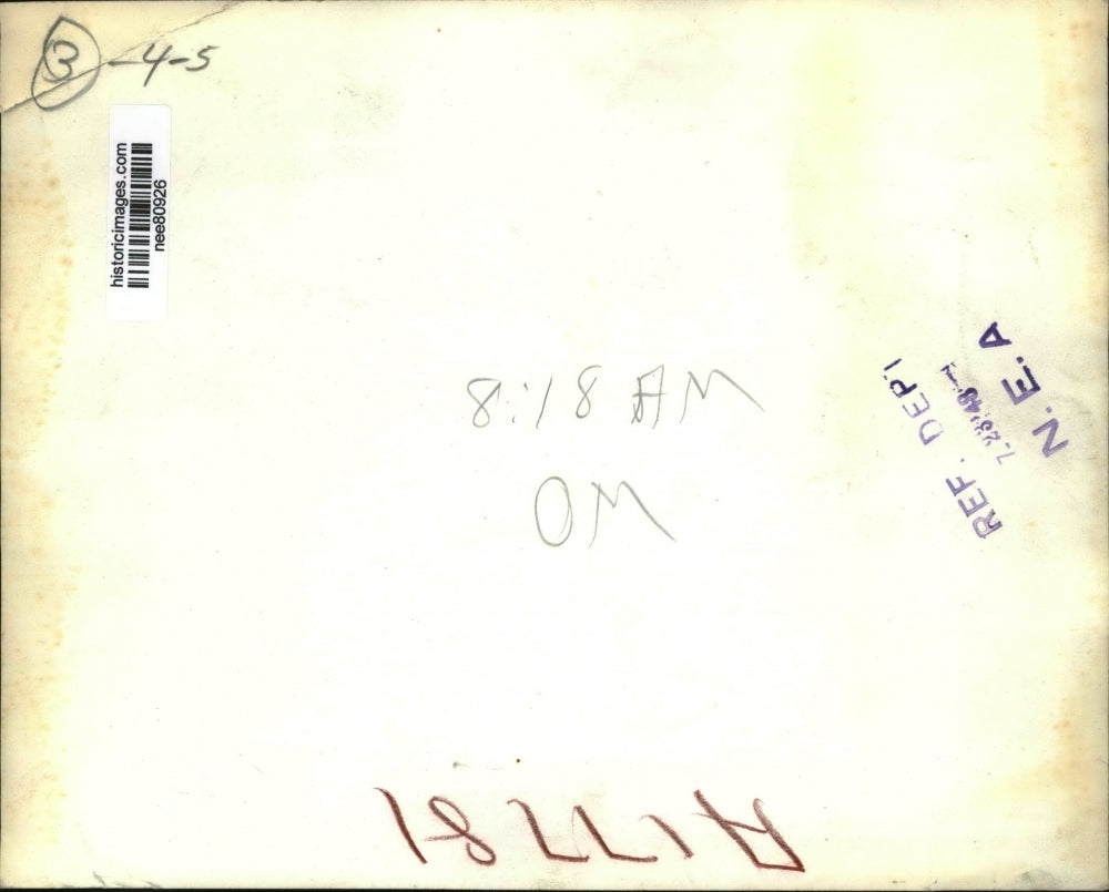 1948 Press Photo Mrs. Eleanor Roosevelt chats with Dwight D. Eisenhower.