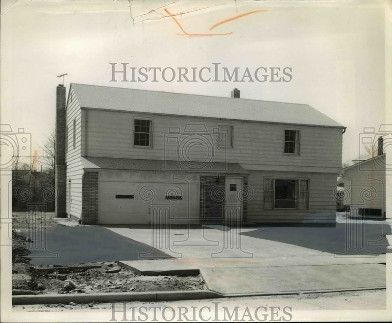 Load image into Gallery viewer, 1967 Press Photo Home sold by Hilltop Realty Inc. - nee81092
