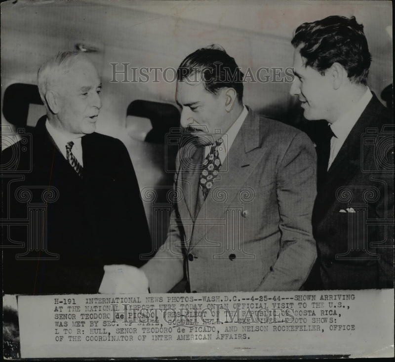 Load image into Gallery viewer, 1944 Press Photo Senor Teodoro de Picado of Pres. of Costa Rica arrived in Wash.

