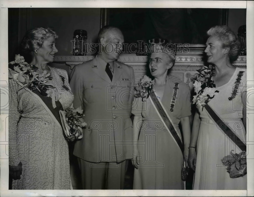 1947 Press Photo Gen.Dwight Eisenhower with Daughter of American Revolution- Historic Images