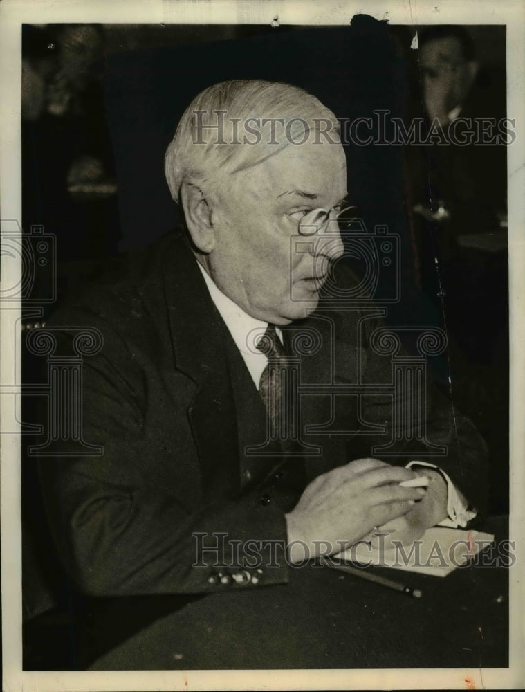 Load image into Gallery viewer, 1934 Press Photo Professor Spraque Seen On The Stand - nee81523
