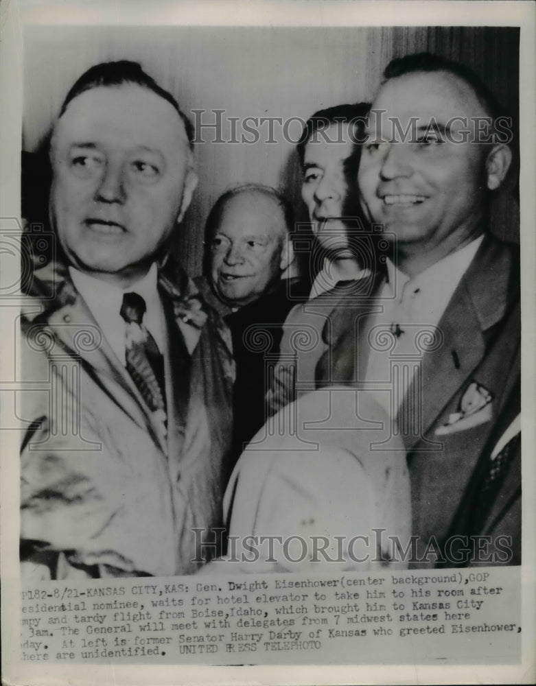 Load image into Gallery viewer, 1952 Press Photo General Dwight Eisenhower, ex Senator Harry Darby of Kansas
