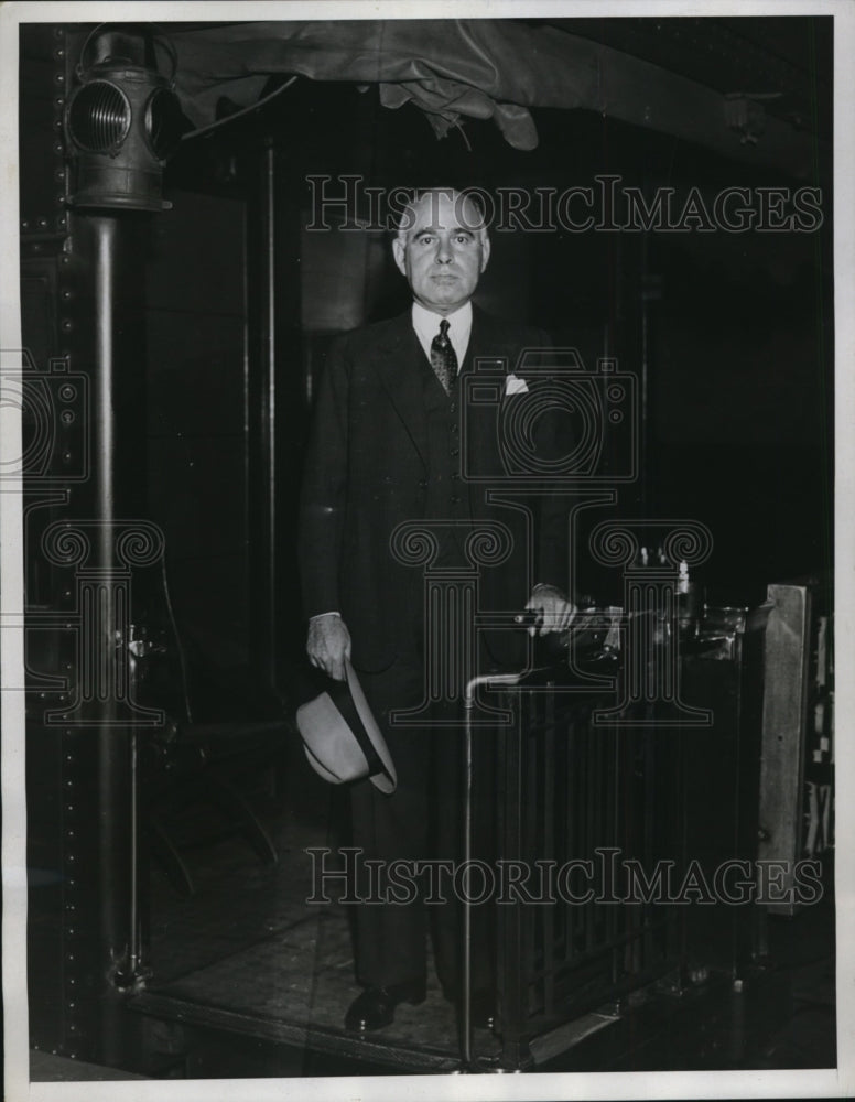 1934 Press Photo NY Governor Herbert Lehman at train station at NYC - nee82113